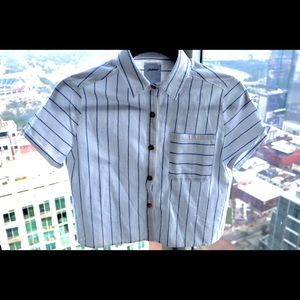 Subdued Cropped Shirt Never Worn size Small